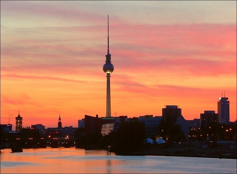 Mitte bei Sonnenuntergang.jpg